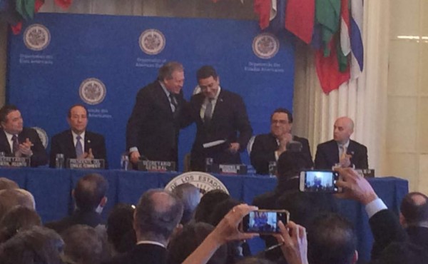 Honduras y OEA firman la instalación de la Maccih