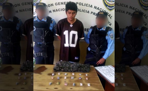 Detienen a estudiante en posesión de marihuana