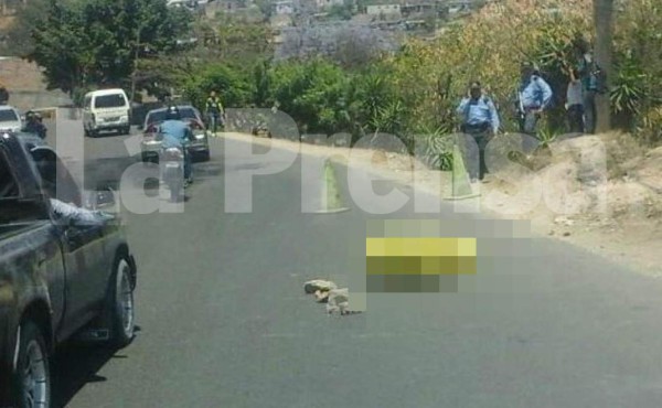 Desde carro en marcha lanzan cadáver encostalado en Tegucigalpa
