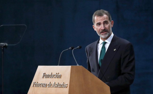 Rey Felipe: España vive 'un inaceptable intento de secesión' en Cataluña