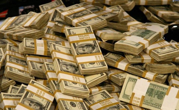 Hombre devuelve un millón de dólares que apareció en su cuenta en Costa Rica