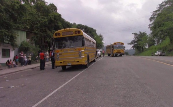 Matan de varios disparos a un hombre dentro de un bus