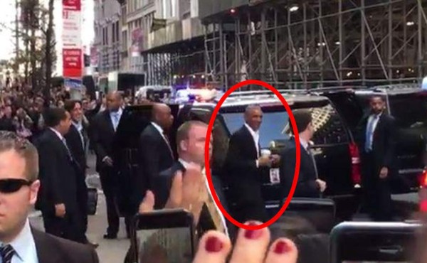 Barack Obama reaparece en Nueva York y es aclamado como una estrella