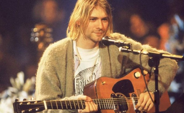 La guitarra de Kurt Cobain en 'MTV Unplugged' supera el millón de dólares en subasta