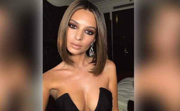 Emily Ratajkowski se muestra como Dios la trajo al mundo