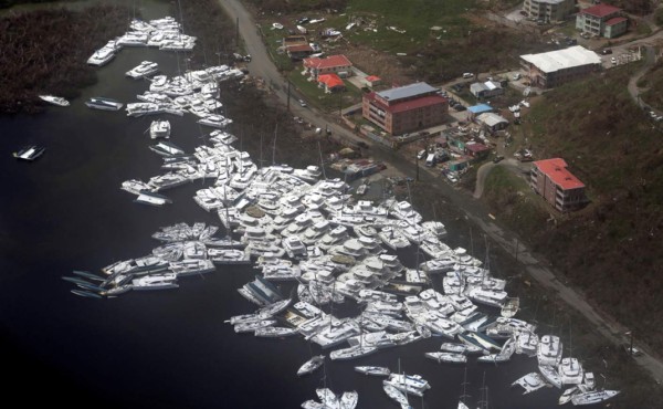 Huracán María azota la costa de USA y Lee se fortalece a categoría 2