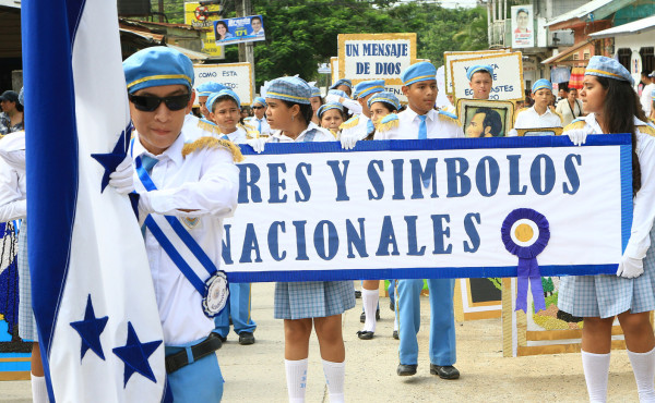 Ritmo y belleza en desfiles patrios del Valle de Sula