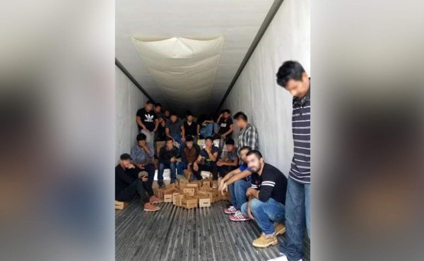 Patrulla Fronteriza halla a 47 migrantes en un camión en Laredo