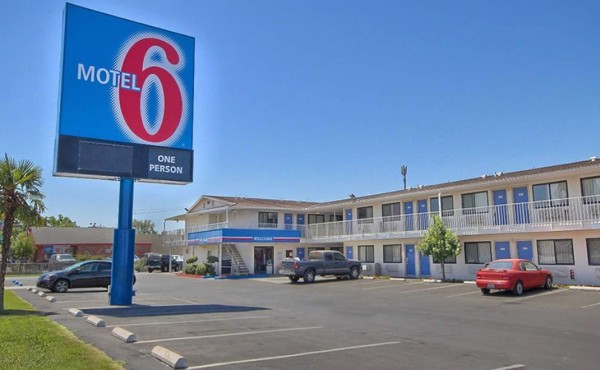 Cadena Motel 6 de EUA dejará de compartir datos de indocumentados con ICE  