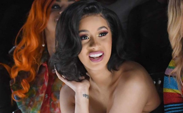 Juez prohíbe a Cardi B acercarse a camareras que supuestamente agredió