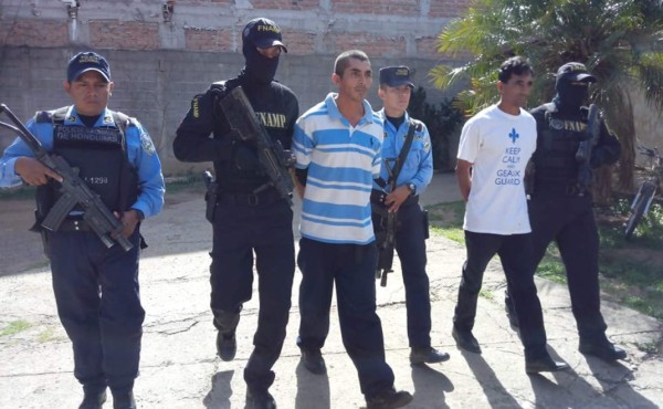 Detienen a dos hombres en posesión de armas de fuego en Comayagua
