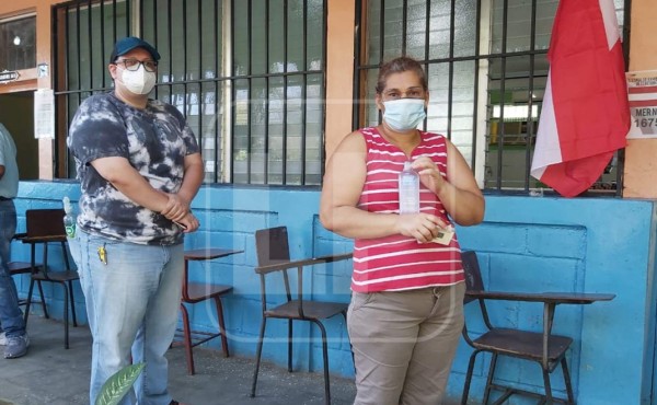 Denuncian falta de medidas de bioseguridad en centros de votación de San Pedro Sula