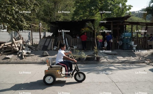 Joven con parálisis cerebral recibe apoyo para iniciar microempresa de tortillas