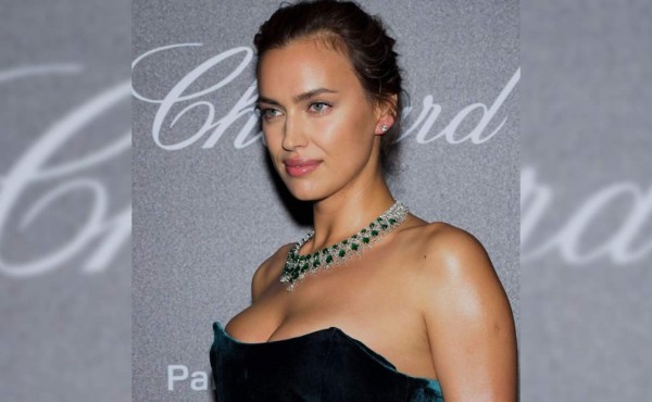 Irina Shayk apoyó a Rusia en 'topless'