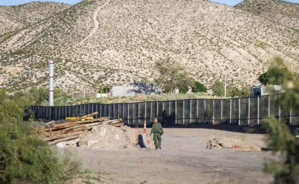 Cámara Baja de EEUU aprueba presupuestos con dinero para muro fronterizo