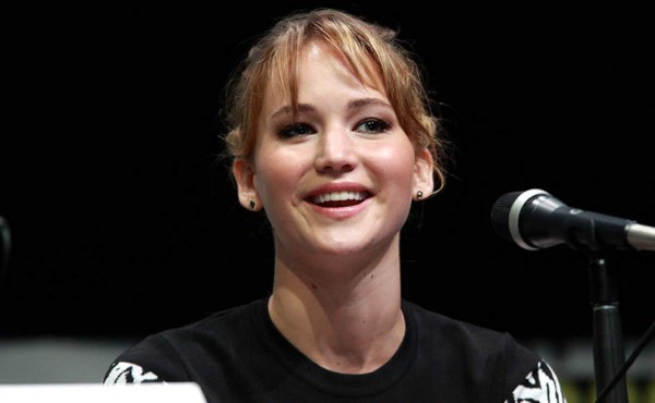 Jet de Jennifer Lawrence hace aterrizaje de emergencia  