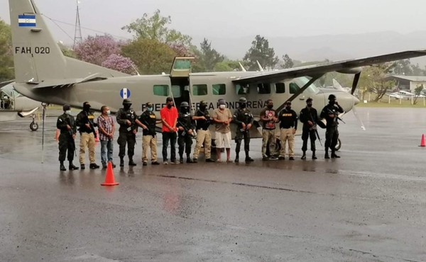 Seguirán presos los seis lancheros capturados con 189 kilos de cocaína