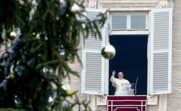 Hay que vivir la Navidad con menos ostentación: Francisco