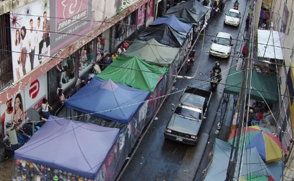 'Mafia de vendedores se apoderó de calles y avenidas del centro”