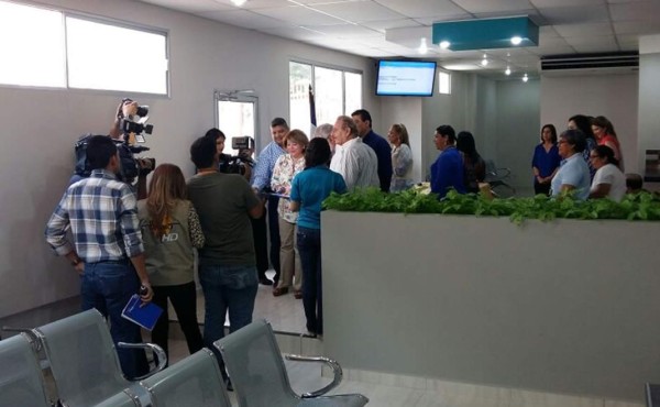 Inauguran moderna sala en el hospital Leonardo Martínez de SPS