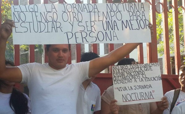Estudiantes del Intae protestan por cierre de jornada nocturna