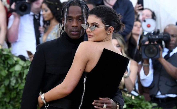 Kylie Jenner rompe el silencio sobre quién es el padre de su hija