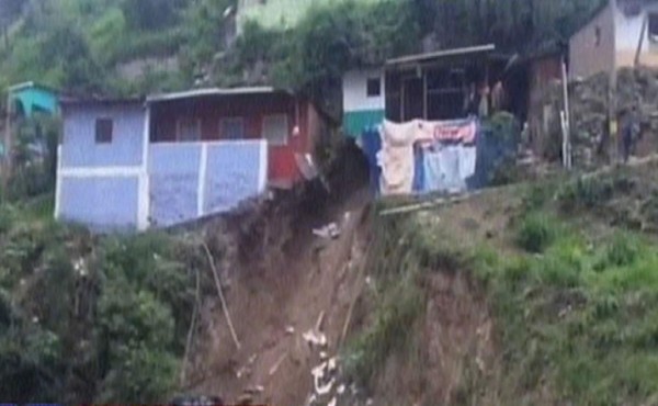 Derrumbes en occidente y Tegucigalpa por lluvias