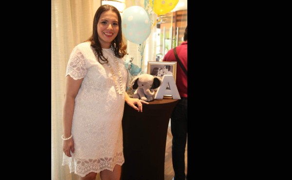 Fiesta maternal para Gina Sarmiento de Gabrie