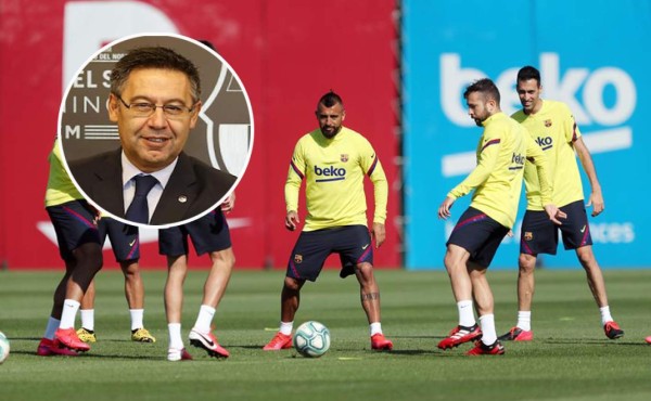 Bartomeu visita el entrenamiento del primer equipo del Barcelona