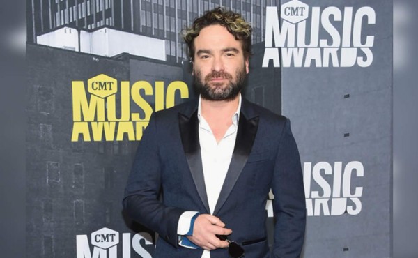 Se incendia mansión de Johnny Galecki, actor de The Big Bang Theory  