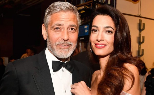 George Clooney reaparece convaleciente tras accidente en motocicleta