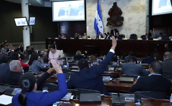 'Se ha propuesto reducir salarios a funcionarios ante crisis por coronavirus': Ebal Díaz