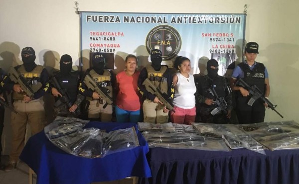 Capturan a dos mujeres por supuesta vinculación con matanza en la Villa Nueva