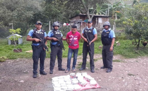 Cae hombre con 35 paquetes de marihuana en Comayagua
