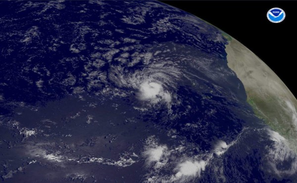 El huracán Irma sube a categoría tres en su camino hacia el Caribe