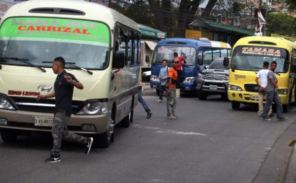 Hay 20 buses disponibles para dar comida a familias desposeídas ante coronavirus