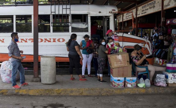 Ola de arrestos en Nicaragua empuja al exilio a opositores y profesionales