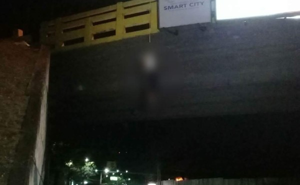 Encuentran un cuerpo colgando de un puente en San Pedro Sula