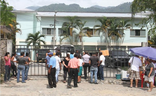 San Pedro Sula: aún no reclaman cuerpos de víctimas de masacre en cementerio