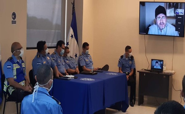 Realizan ascensos y condecoraciones en el Día del Policía Hondureño