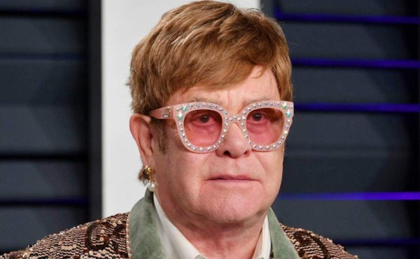 Elton John revela su oscuro pasado con las drogas: 'No me lavaba, no me vestía'
