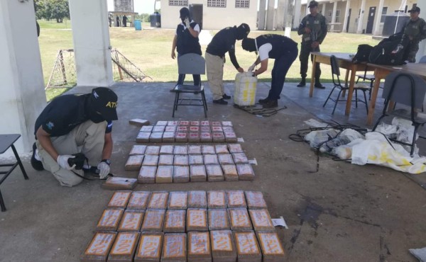 Honduras confirma la incautación de 112 kilos de cocaína a cuatro colombianos