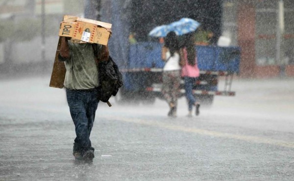 Alerta verde para siete departamentos de Honduras por tormenta tropical Nana