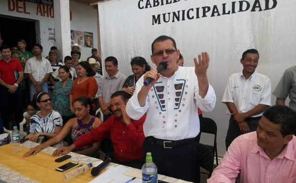 Requieren por tres supuestos delitos al alcalde de San José de Colinas