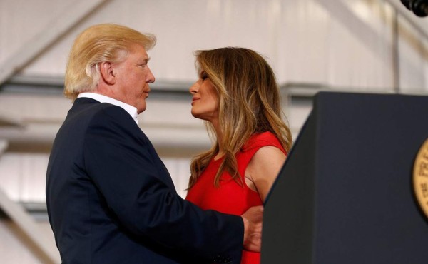 Melania 'se burla' de Donald Trump en Twitter