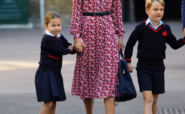 Princesa Charlotte inicia 'muy ilusionada' su primer día de escuela