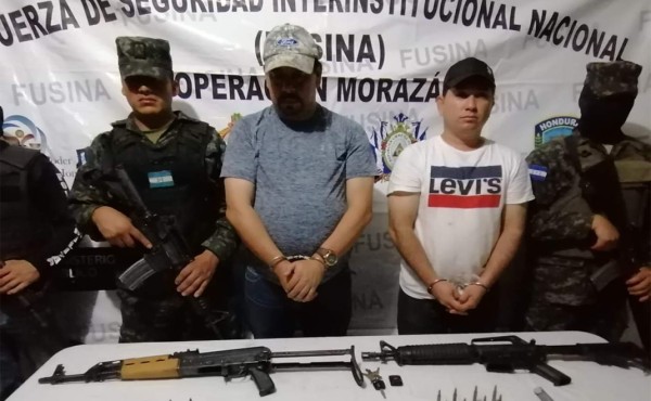 Los detienen al hallarles dos fusiles dentro de su carro en Macuelizo