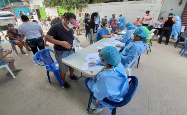 Llevan brigada médica a la Rivera Hernández para detectar casos de coronavirus