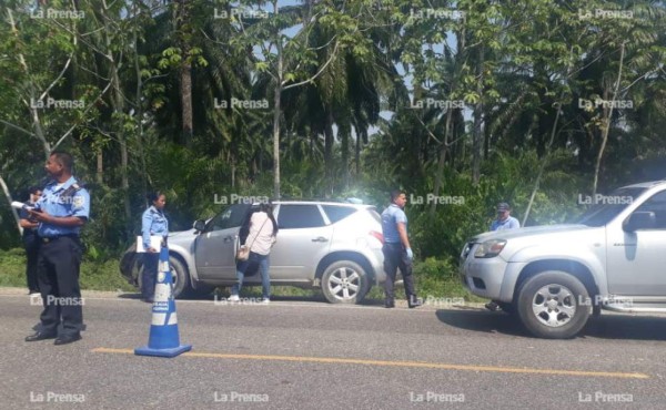 Acribillan a hombre y hallan dos paquetes de droga en su camioneta