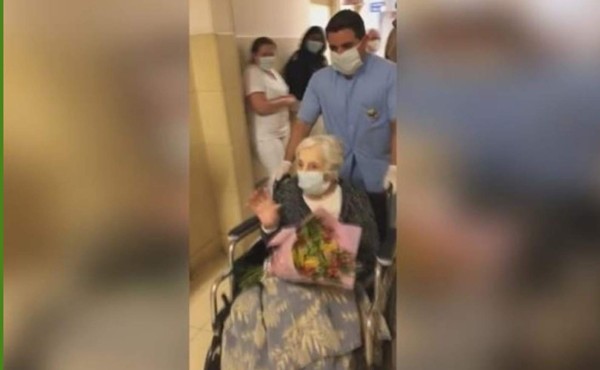 Video viral: anciana de 101 años supera entre aplausos el coronavirus